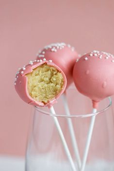 Starbucks Cake Pop Recipe (Easy Homemade Copycat) Cake Pops Starbucks, Cake Pop Prices, Cinnamon Dolce Latte Recipe, Funfetti Cake Pops, Gluten Free Cake Pops, Cookie Dough Cake Pops, Birthday Cake Pop, Starbucks Cake Pops