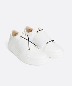 Low Tops - femme | XOXO B.B Sneaker Low-Top Blanche | La mode est une manière de communiquer ses émotions et d’affirmer sa personnalité. Les sneakers XOXO en sont le parfait exemple ! Avec un élast ... Chic Activewear, Black Sneaker