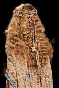 Carnival Hair, Medieval Revival, Medieval Hairstyles, Runway Hair, Katherine Heigl, Fashion Week Spring 2014, Mode Boho, Katie Holmes, Anna Sui