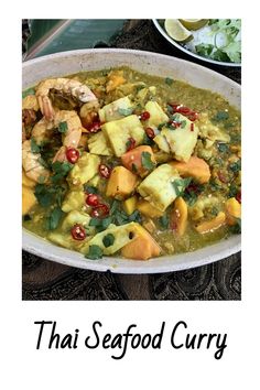 Thai Seafood Curry Seafood Crockpot Recipes, Curry Salad Dressing, Coconut Curry Meatballs, Thai Red Curry Noodle Soup, Curried Quinoa, Savory Dinner Recipes, Spicy Soup Recipes, Baked Seafood, Thai Seafood