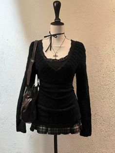 Soft And Edgy Aesthetic, Fall Outfit Inspo Coquette, Fall Outfit Inspo Grunge, Show Stopping Outfits, Black Cat Outfits Aesthetic, Cute Black Outfits Aesthetic, Dark Outfits For School, Zombie Outfits Women, Moongirl Aesthetic Outfits