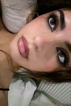 Grunge Makeup Pictures, Grunge Makeup Olive Skin, Cute Makeup Grunge, Night Out Makeup Aesthetic, Grunge Prom Makeup Looks, Eyeshadow Looks Eyeliner, Simple Dark Makeup Natural, October Makeup Looks Simple, Grunge Makeup 80s