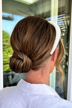 bridal hairstyle bridal bun sleek bun modern bridal hair wedding inspiration bridal headband Sleek Bridal Bun, Bun With Headband, Bridal Bun Hairstyle, Headband Bun, Bridal Hair Up, Bridal Makeup And Hair, Bridal Bun, Pearl Bridal Headband, Big Sky Montana