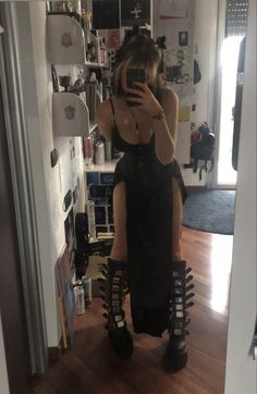 Demonia Damned 318 Outfit, Platform Demonia Outfit, Demonia Platforms Outfit, How To Style Demonia Boots, Demonia Outfit Ideas, Goth Boots Outfit, Outfits With Demonia Boots, Demonias Outfit Ideas, Demonia Shoes Outfit