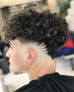 Fade Haircut Curly Hair, Taper Fade Curly Hair, Curly Hair Fade, Mens Haircuts Short Hair, Men Haircut Curly Hair, Faded Hair, Taper Fade, Haircut Designs, Men Haircut Styles