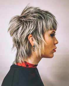 80 Short Choppy Haircuts Taking Over 2023 Mullet Haircuts, Taylor Swift 22, Modern Mullet, Punk Hair