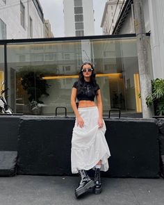 Doc Martens Summer, White Tiered Skirt Outfit, Tiered Maxi Skirt Outfit, Skirt Street Style, Berlin Street Style, Stanley Adventure Quencher, Berlin Fashion Street, White Skirt Outfits, Dark Summer