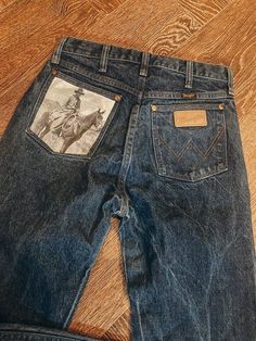 cowboy jeans Clothing Rework, Thrifted Outfits Vintage, Winter Country Outfits, Winter Western Outfits, Texas Vibes, Western Style Clothing, Texas Aesthetic, Nfr Outfits, Buckle Bunny