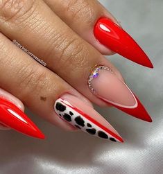 Burnt Orange And Rose Gold Nails, Almond Nails For Valentine's Day, Red Stiletto Nails Designs, Attractive Nails, Beach Nails Art, Face Nail Art, Red Stiletto Nails, 2023 Beach, Beach Nail Art