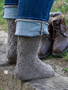 This top-down, richly-textured sock in two sizes S(L) is a gorgeous accessory for men and women alike. Worked in a warm, wooly yarn it is a hiking/rowing/snowshoeing essential; in sleek, smooth yarn it is a stylish accent to casual suits or slacks. With cabled details on all sides and cushy moss stitch panels, it is fun to work and a small project to be proud of—plus, a gift that says you think the most of a special someone. Shown here is size S in Border Leicester Fingering, color Rainbow GrayS