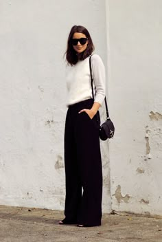 Harper & Harley | Fashion Blog | Women's guide to minimal and chic wardrobe essentials Minimalist Moda, Style Wide Leg Pants, Beige Outfit, Minimalist Women, Black Wide Leg Pants, Outfit Look, Pantalon Large