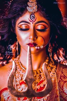 Love Couple Images Hd, Gorgeous Bridal Makeup, Goddess Makeup, Durga Ji, Face Proportions, Durga Devi, Friendship Photography, Bengali Bridal Makeup, Maa Kali