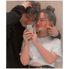 Pose Hide Face, Men Mirror Selfie, Mirror Selfie Aesthetic No Face, No Face Mirror Selfie, Mirror Selfie Men, Mirror Selfie Captions, Face Mirror Selfie, Poses Face, Sweet Relationship