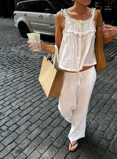 Lugano Switzerland, Linen Pants Outfit, White Linen Pants, Boho Chic Outfits, Dream Style, Play Dress, Mode Inspo, Safe Place, Spring Summer Outfits