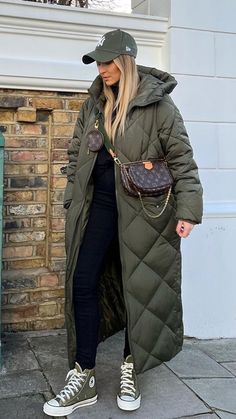 Long Puffer Coat Outfit, Long Puffer Jacket Outfit, Parka Outfit Winter, Green Coat Outfit, Long Jacket Outfit, Freya Killin, Puffer Jacket Outfits, Puffer Coat Outfit, Winter Jacket Outfits