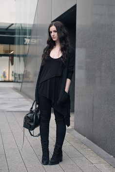 Dark Style Fashion, Mystical Women, Wood Witch, Outfit Dark, Goth Outfit Ideas, Dark Style, Black Layers