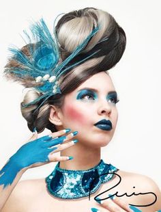 Blue Monochromatic Makeup, Hunger Games Fashion, Capitol Couture, Vibrant Makeup, Halloween Makeup Diy, Creative Hairstyles