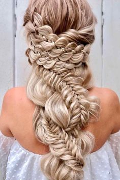 Avoid problems associated with the heat, humidity and frizz by following our summer hairstyling recommendations. Our styling options for long and medium hair are waiting for you! #hair #hairstyles #haircuts #summerhair #summerhairstyles #summerhairstylingtips #summerhairstyleideas #lovehairstyles #fishtailbraid Braid Inspiration, Cute Braided Hairstyles, Hairdo For Long Hair, Braids For Long Hair, Boho Hairstyles, Fish Tail Braid, Hairstyles Haircuts, Hair Designs, Trendy Hairstyles