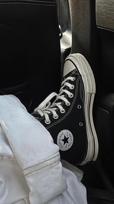 Cute Converse Shoes, Converse 70s, Cute Converse, Streetwear Ideas, Black Converse, Foto Ideas Instagram, Up Shoes, Converse All Star, Converse Shoes