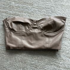 Leather Is In Great Condition. Has A Little Wear And Tear But Feels Brand New Cabo Verde, Wear And Tear, Zara Tops, Zara, Womens Tops, Crop Tops, Brand New, Leather, Women Shopping