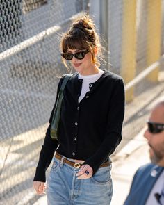 Dakota Johnson's Fringe Is Iconic, This Is How To Achieve Her Effortless Bangs Fine Knit Cashmere Cardigan, Cashmere Fine Knit Solid Color Cardigan, Solid Color Cashmere Cardigan With Fine Knit, Everyday Fitted Cashmere Cardigan, Everyday Solid Color Cashmere Cardigan, Dakota Style, Dakota Johnson Style, Looks Jeans, Cooler Style