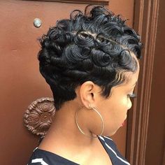 Love the texture on this pixie✂️ Waves and curls ➰ #brooklynhairstylist @sorayahstyles #shorthair #haircut ========================== Go to VoiceOfHair.com ========================= Find hairstyles and hair tips! ========================= Pixie Hairstyles For Black Women, Short Pixie Hairstyles, Swept Fringe, Contrasting Textures, Edgy Pixie, Easy Hairstyles For Medium Hair, Side Swept