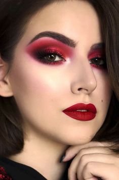 Vivid Red Lipstick Shade For Fair Skin Tone #fairskin #redlipstick ★ If you’re about to impress, nothing works better than a red lipstick! Here in our gallery you will see how to wear it differently: dark shades for blondes, deep matte colors for redheads, classic ideas, and lots of tips to create perfect makeup! ★ See more: https://glaminati.com/red-lipstick-looks/ #redlipstick #lipstick #lipsticktips #lipstickcolor #glaminati #lifestyle Red Lipstick Tips, Makeup Tips For Redheads, Red Lipstick Makeup Looks, Red Makeup Looks, Red Lipstick Looks, Hair Color For Fair Skin, Red Lipstick Shades, Fair Skin Makeup, Best Lipstick Color