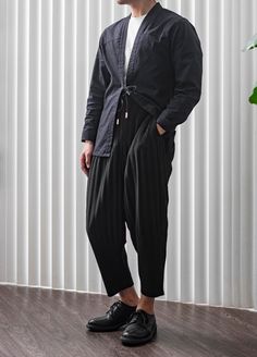 Modern Kimono Fashion, Mens Kimono Shirt, Kimono Street Style, Pleated Pants Outfit, Japanese Streetwear Mens, Modern Japanese Fashion, Mens Fashion Aesthetic, Noragi Jacket, Mens Kimono