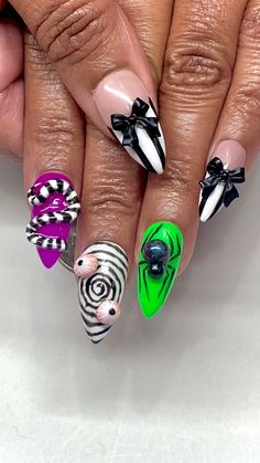 Halloween Nail Designs Green And Black, Nail Art Themes Ideas, 3d Beetlejuice Nails, Beetlejuice Nails Coffin, Beetlejuice Short Nails, Halloween Nails Long Square, Short Beetlejuice Nails, Beetlejuice Inspired Nails, Goosebumps Nails