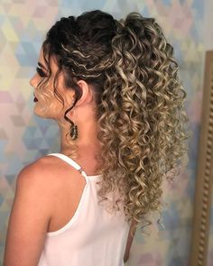 Curly Hair Ponytail, Curly Girl Method, Penteado Cabelo Curto, Elegant Hairstyles, Long Curly, Natural Curls