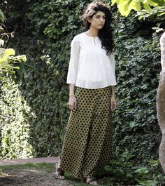 White cotton blouse by KharaKapas on Etsy Plazzo Pants Outfit, Plazo Outfits, Gowns Online Shopping, Asian Clothes, White Cotton Blouse, Eco Clothing, Printed Palazzo Pants