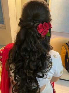 Saree Hairstyles With Rose, Hair With Flowers Indian, Red Rose Hairstyle Open Hair, Hairstyles With Rose Flower, Red Rose Hairstyle, Red Roses In Hair, Hairstyle With Roses, Roses In Hair, Gajra Hairstyle