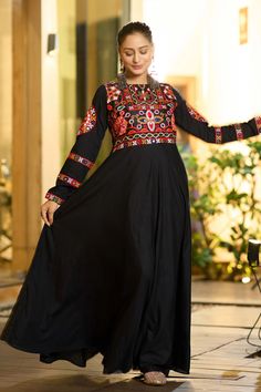 Bewitching Embroidered Work On Cotton Fabric Readymade Kurti In Black Navratri Dress Kurti, Dandiya Night Outfits, Navratri Kurti, Kurti Black, Floor Length Kurti, Dandiya Night, Navratri Dress, Reception Lehenga, Bollywood Lehenga