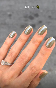 Clean Nail Aesthetic, Shorter Nails Ideas, Positano Nails, Olive Green Gel Nails, Chrome Gel Nails Ideas, Green Nails 2024, January Nail Inspo 2024, Gray French Nails, Nails September 2024