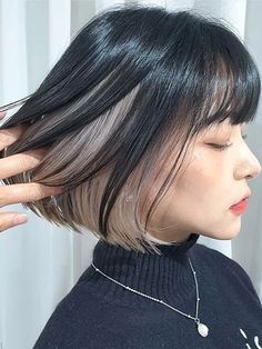 black hair with ash blonde hairstyle Subtle Hair Dye For Black Hair, Subtle Two Tone Hair, Hair Color Ideas Korean Style, Underlayer Hair Dye, Two Toned Hairstyles, Korean Hairstyle Color, Subtle Hair Dye, Two Toned Hair Color, Underlayer Hair Color