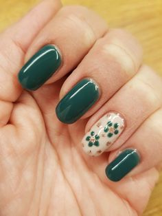 Easy Nail Design With Dotting Tool, Dotting Tool Nail Art Flowers, Manicure Ideas Green, Flower Dot Nails, Dot Tool Nail Art, Green Nails Flowers, Nails Dotting Tool, Dot Flower Nail Art, Nail Art With Dotting Tool