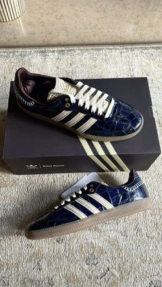 Navy Samba, Adidas Samba Wales Bonner, Wishlist Shoes, Wales Bonner Samba, Adidas Wales Bonner, Aesthetic Male Outfits, Adidas X Wales Bonner, Guys Fits, Pumped Up Kicks