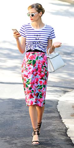 Jaime King in a striped tee, floral print skirt, and black heels Casual Chique Stijl, Jaime King, Chique Outfit, Style Désinvolte Chic, Casual Chic Outfits, Outfits 2016, Stripe Outfits, Elle Magazine, Floral Print Skirt