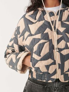 YOU DO NOT NEED A PAYPAL ACCOUNT TO PAY THROUGH PAYPAL Elevate your winter wardrobe with our Own Your Drama Geometric Women's Quilted Puffer Jacket. A perfect blend of cozy comfort and jaw-dropping style. This quilted bomber jacket wonder is a fashion proclamation. This isn't just a jacket; it's a wearable masterpiece, boasting a playful puffer quilt, an eye-catching geometric print and slant pockets that sets you apart from the fashion crowd. Available in two enchanting hues – playful pink and bold blue this womens short puffer jacket is the perfect fusion of warmth and style, the best you can have in your winter wardrobe. Winter is your runway – strut your stuff in a lightweight puffer jacket that's as amazing as you are. Don't just wear a jacket; wear a conversation starter, a head-turn Mode Mantel, Winter Print, Quilted Puffer Jacket, Puffer Jacket Women, Extra Long Sleeves, Weave Style, Sleeves Clothing, Graphic Top, Self Design