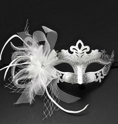 Feathers, veil and floral complement the fashionable apparatus - the silver Venetian mask - to any function. Mask Ball Party, Silver Masquerade Mask, Mask Ball, Feather Mask, Female Mask, Party Mask, Ball Party, Venetian Mask, Mask Halloween