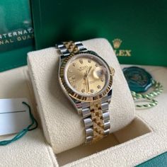 Two Tone Rolex Women, Rolex 28mm Women, Rolex Lady Datejust 28mm, Unconventional Dress, Dr Accessories, Bracelet 2022, Jewelry Goals, Rolex Lady Datejust, 2023 Wishlist