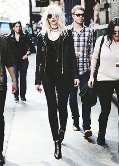 alternative/grunge/quotes/positivity blog Mode Edgy, Rocker Chic Style, Moda Grunge, Mode Hippie, Hipster Grunge, Rock Outfit, Taylor Momsen, Rock Outfits