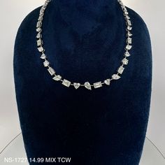 Este impresionante collar de diamantes con mezcla de formas de 18 k Twt 14,99 está elaborado en oro blanco de 18 k y cuenta con un total de 14,99 quilates de impresionantes diamantes en una variedad de formas. Este collar es una hermosa declaración, ideal para ocasiones especiales.


 DIAMANTE 15.00 FORMA MEZCLA TCW 52 UDS. Por ejemplo, VVS1-VS1


 18K WG 19,65 GRAMOS TAMAÑO 15"

 NS-1727 Eternity Necklace, Natural Diamonds, Diamond Necklace, Special Occasion, White Gold, Gold