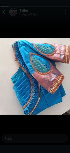 Half Hand Blouse Designs, Saree Blouse Hand Designs Latest, Patch Work Blouse Designs Latest, Saree Blouse Sleeve Design, Hand Blouse Designs, Simple Design Blouse, Round Neck Blouse Design, Blouse Stitching Designs, Blouse Hand Designs Latest