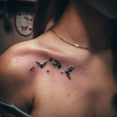 Collar Bone Tattoo Bats, Bat Clavicle Tattoo, Girly Halloween Tattoo Ideas, Bat Tattoo On Collarbone, Bats On Ribs Tattoo, Black Cat With Bat Wings Tattoo, Neck Bat Tattoo, Bats On Shoulder Tattoo, Cat Collarbone Tattoo