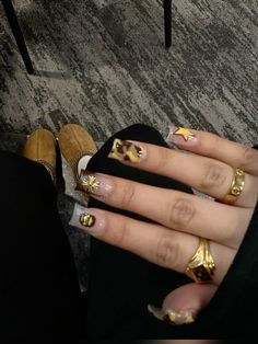 Hard Nails Short, Black Junk Nails Short, Shortie Nail Ideas, Gold And Black Nail Designs, Short Nails Brown, Exotic Short Nails, Henna Nails, Black Acrylic Nails, Punk Nails