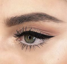 Sharp Liner, Pretty Eye Makeup, Beauty Hair Makeup, Makeup Swatches, Day Makeup, Makeup For Green Eyes, Makeup Goals, Gel Eyeliner, Pretty Eyes