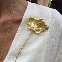 Could pass by... such elegant contrast, including textures of gold and rough linen, makes me happy and excited))) I don’t need much I… Brooch Ideas, Rough Linen, Stairway Lighting, Jewelry Rendering, Golden Leaf, Leaf Brooch, Golden Leaves, Fine Jewelry, Lighting