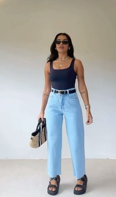 Curve Summer Outfit, Cute Modern Outfits, Jeans And Belt Outfit, Trendy Summer 2024 Outfits, Day Shopping Outfit, Mom Jeans Outfit Summer Casual, Thick Legs Outfit, Casual Summer Outfit Inspo 2024, Square Body Shape Outfits