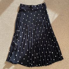 Polka Dot Skirt In New Condition. Dress Up W Heels And Cropped Top Or Dress Down With A White Top And Sneakers. Mid-Weight Material Midi Leather Skirt, Black Flowy Skirt, Aline Midi Skirt, Fw 2024, Pleaded Skirt, Floral Lace Skirt, Polka Dot Midi Skirt, Ruffle Hem Skirt, Gold Skirt